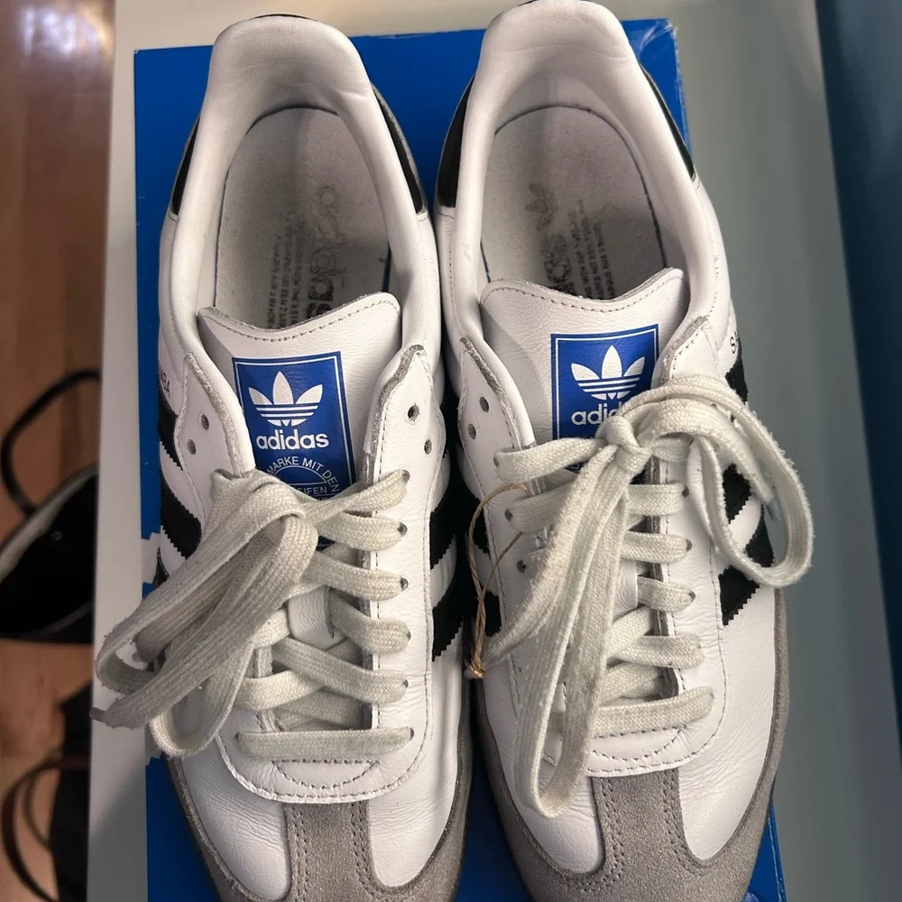 Adidas White and Black Sneakers Classic Style - Picture 3 of 4